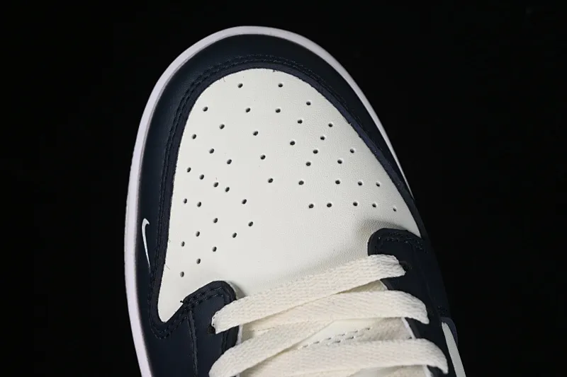 All Categories Nk SB Dunk Series Nk SB Dunk Low Low-top sneakers Nk SB Dunk Low Simple blue color Low-top casual sports skateboard shoes HV2390-100